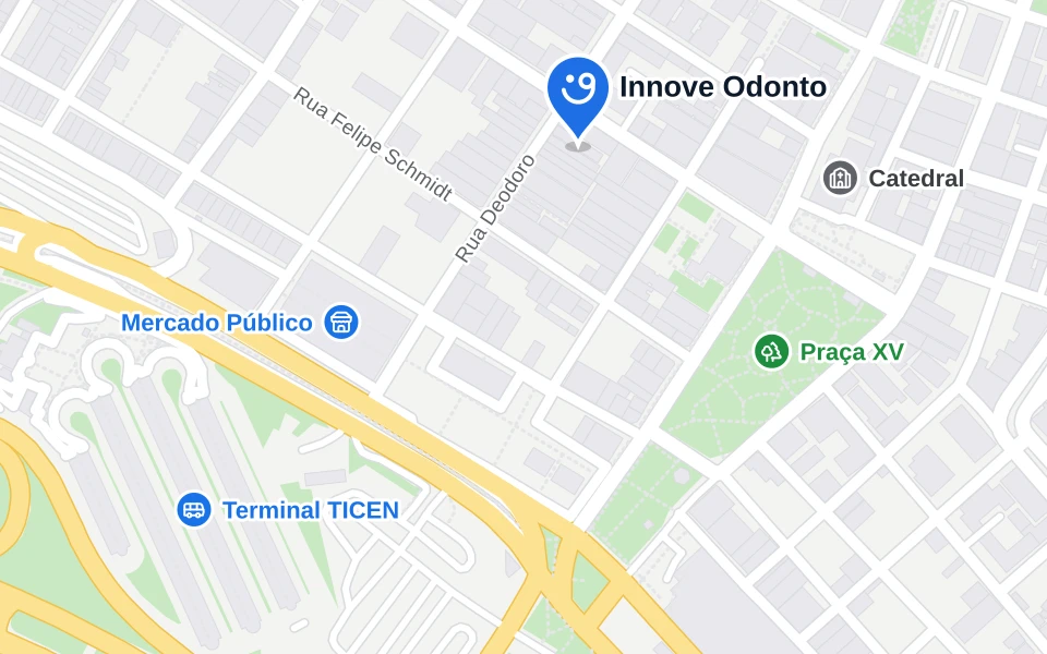 Mapa do Centro de Florianópolis com a Innove Odonto na Rua Deodoro, perto da Catedral, da Praça XV, do Mercado Público e do Terminal TICEN.